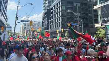 Crowds of Portuguese, Croatian fans brave the heat ahead of Ronaldo, Modrić World Cup showdown