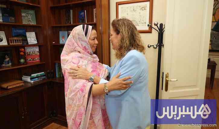 برلمان الكناري يكرم فتيحة الكموري