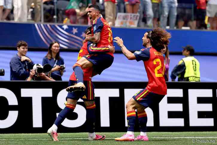 Spain crush Austria to cruise into Round of 16