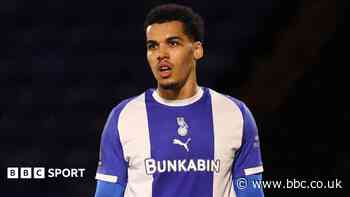 Oldham defender Leake joins Colchester