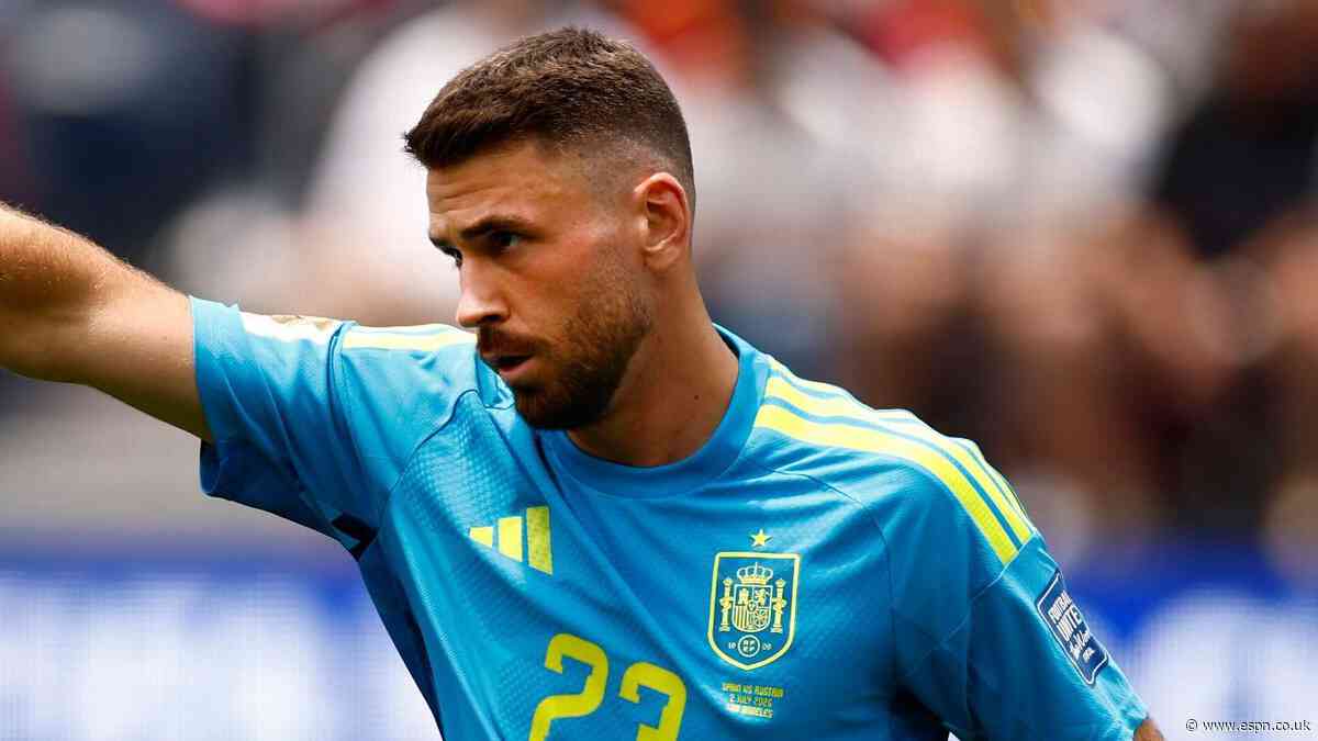 Spain's Simón sets WC record for clean sheets