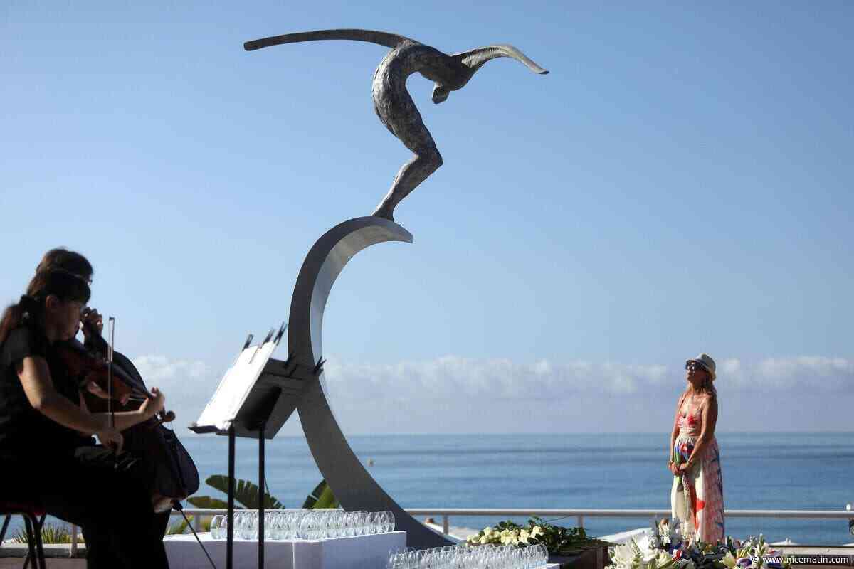 Elle avait disparu depuis quatre jours : la statue en mémoire des victimes du 14 juillet 2016 est de retour sur la promenade des Anglais après une rénovation