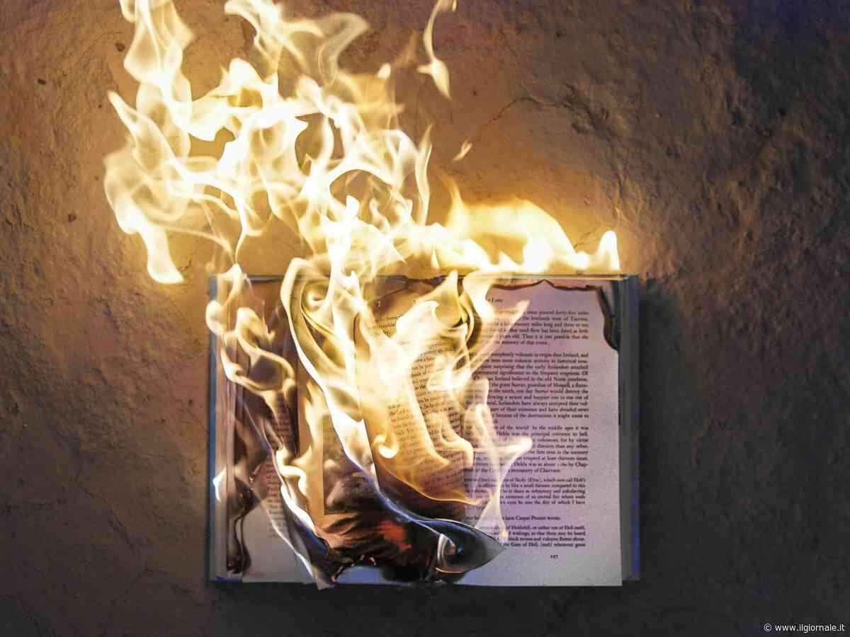 Quel rogo di libri durato 350 anni che ha prodotto il fanatismo