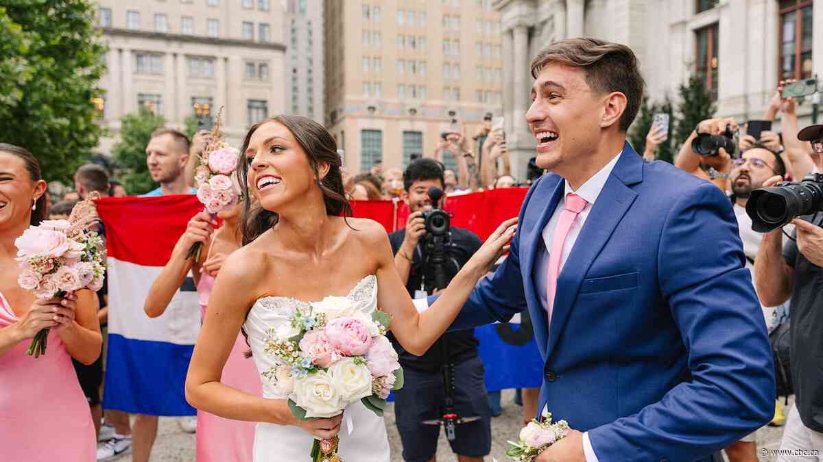 Croatia World Cup fans photobomb wedding shoot | The Moment