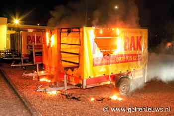 Twee aanhangers in brand bij tankstation