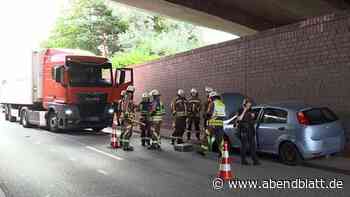 Unfall mit Lkw am Krohnstiegtunnel – Pkw-Fahrerin im Krankenhaus