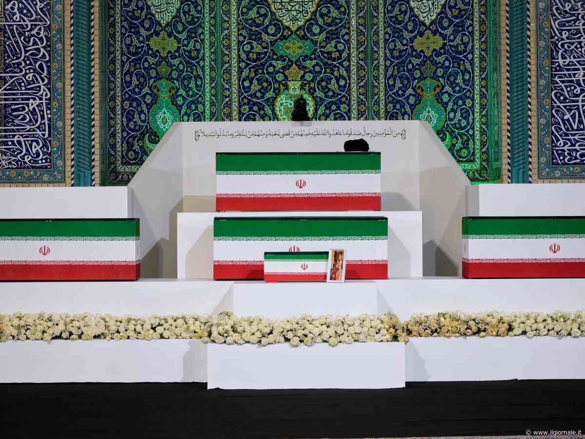 Khamenei, la salma arriva a Teheran: l’Iran prepara il funerale-show nel cuore della crisi