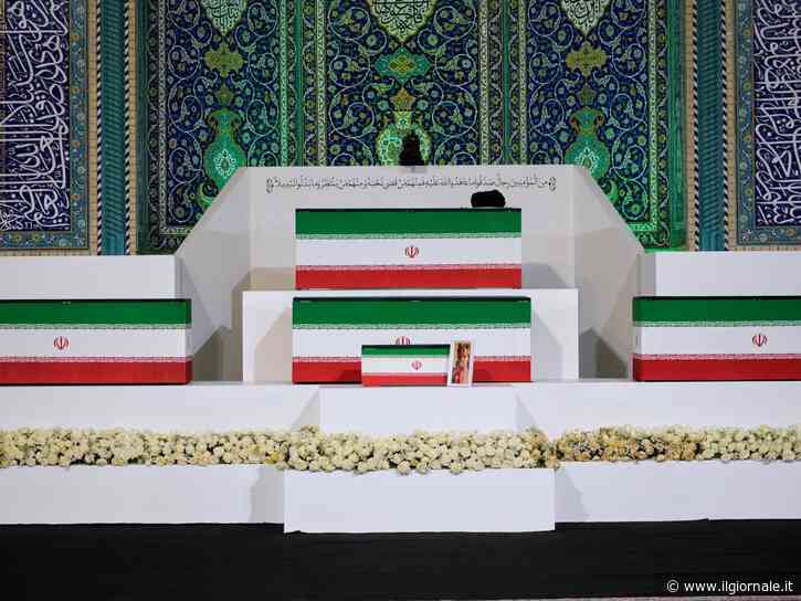 Khamenei, la salma arriva a Teheran: l’Iran prepara il funerale-show nel cuore della crisi