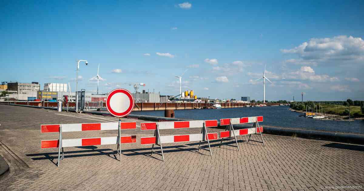 Plots afgesloten parkeerterrein in Arnhem raakt vooral jachthaven: ‘Zelfs ’s nachts stond het halfvol’