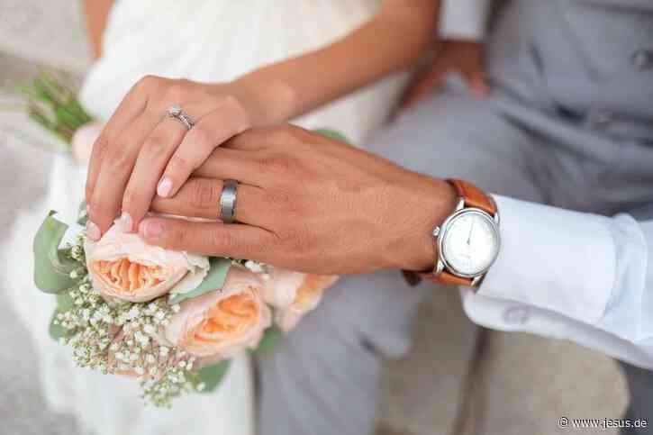 #einfachheiraten: Mehr als 5.000 Paare lassen sich segnen oder trauen