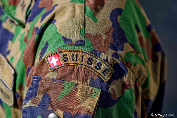 Schweiz: Kirchen kritisieren neue Wehrpflicht für Geistliche