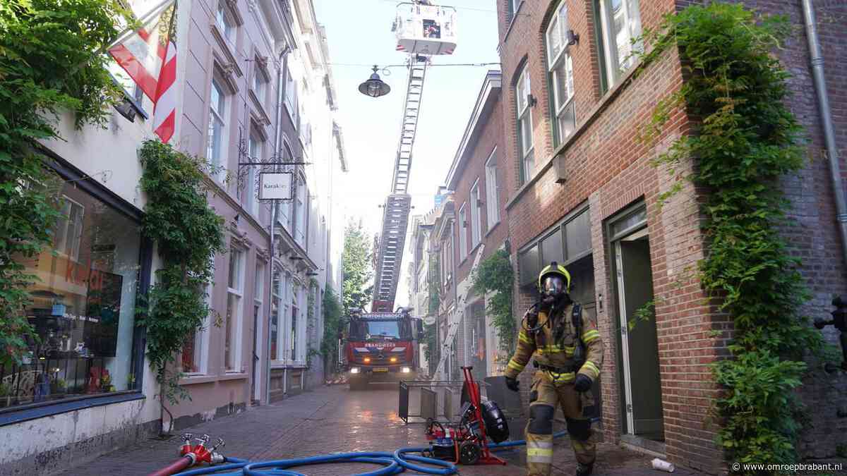 Veel rook bij brand in binnenstad Den Bosch, appartementen ontruimd