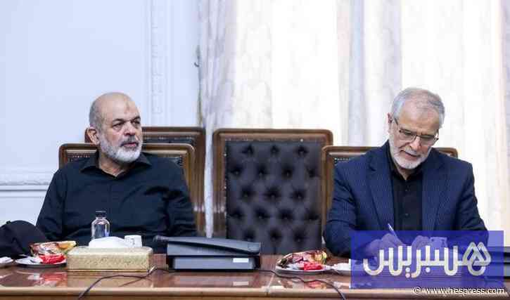 قائد الحرس الثوري يودع علي خامنئي