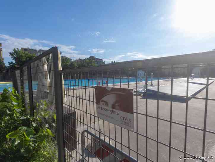 Scavalca e si tuffa nella piscina pubblica: muore 28enne