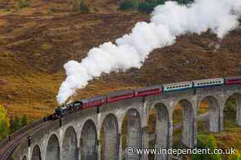 Harry Potter fans warned of deadly risk of taking selfies on Hogwarts Express track