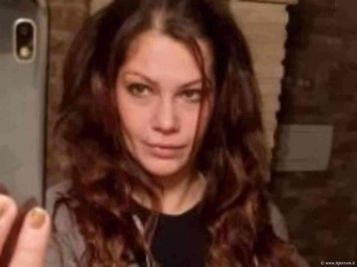 Uccide a coltellate il suo compagno