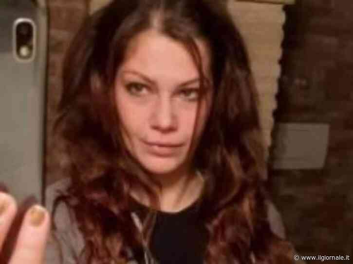 Uccide a coltellate il suo compagno