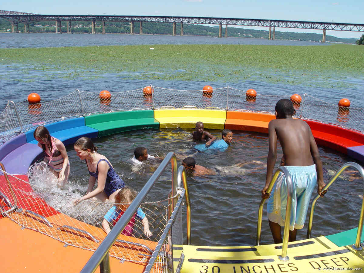 The floating pool bringing people into the Hudson River