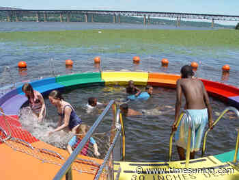 The floating pool bringing people into the Hudson River