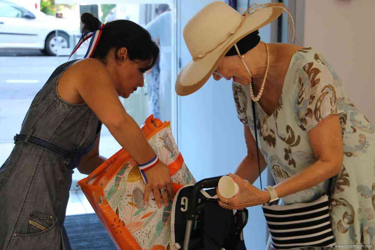 « De bons articles que nous n’aurions pas pu acheter en temps normal » : Antibes a débuté une large distribution de colis alimentaires réservés aux aînés