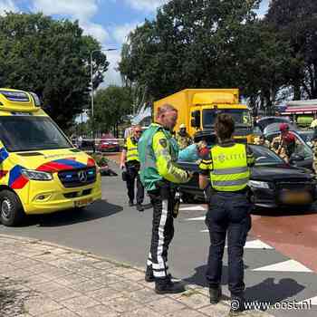 112 nieuws: Bestuurder bekneld in auto bij ongeval in Dedemsvaart