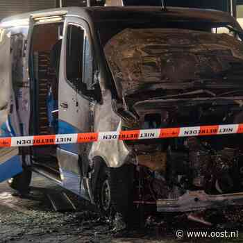 Bestelbus in brand in Deventer