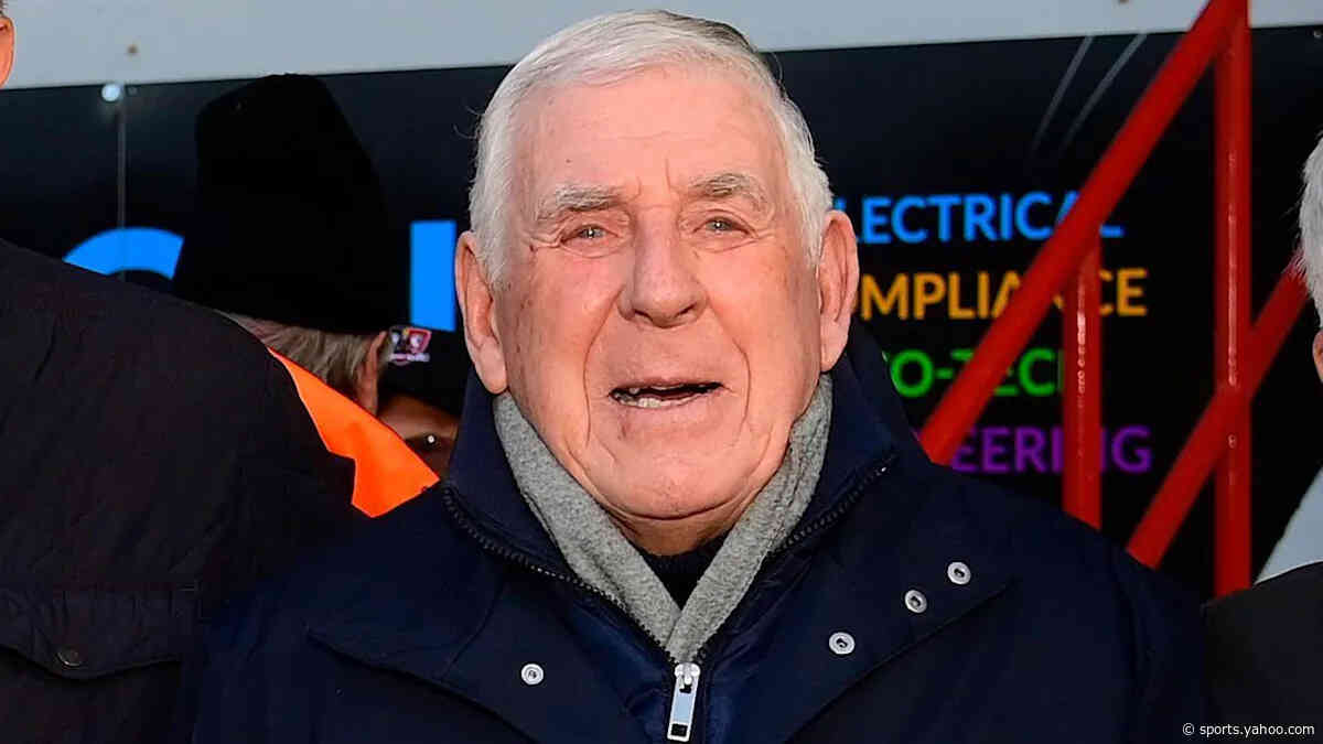 Exeter City legend Banks dies aged 87