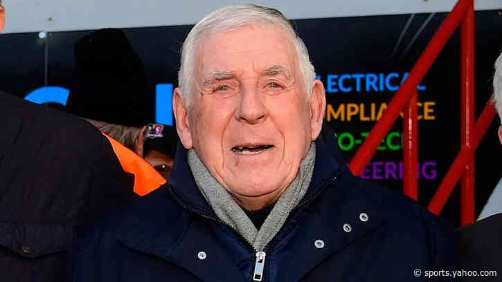Exeter City legend Banks dies aged 87