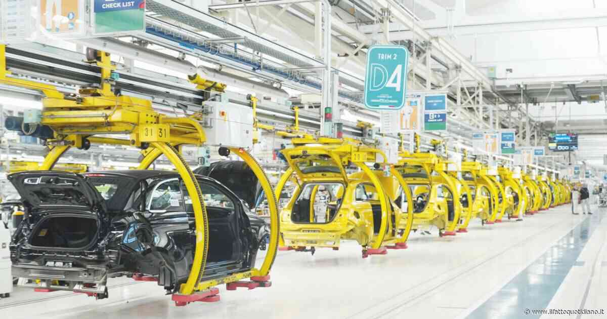Stellantis vende più auto ma produce sempre poco in Italia: i dati smentiscono la narrazione di Urso e azienda