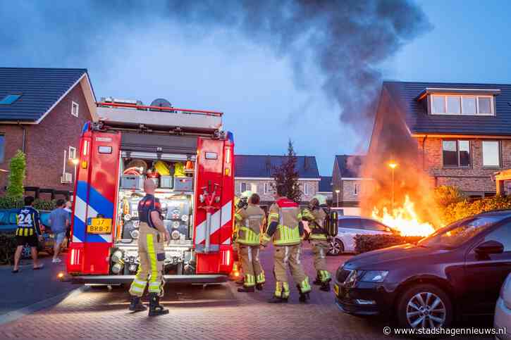 Auto zwaar beschadigd door brand op parkeerplaats Gruttersmolen