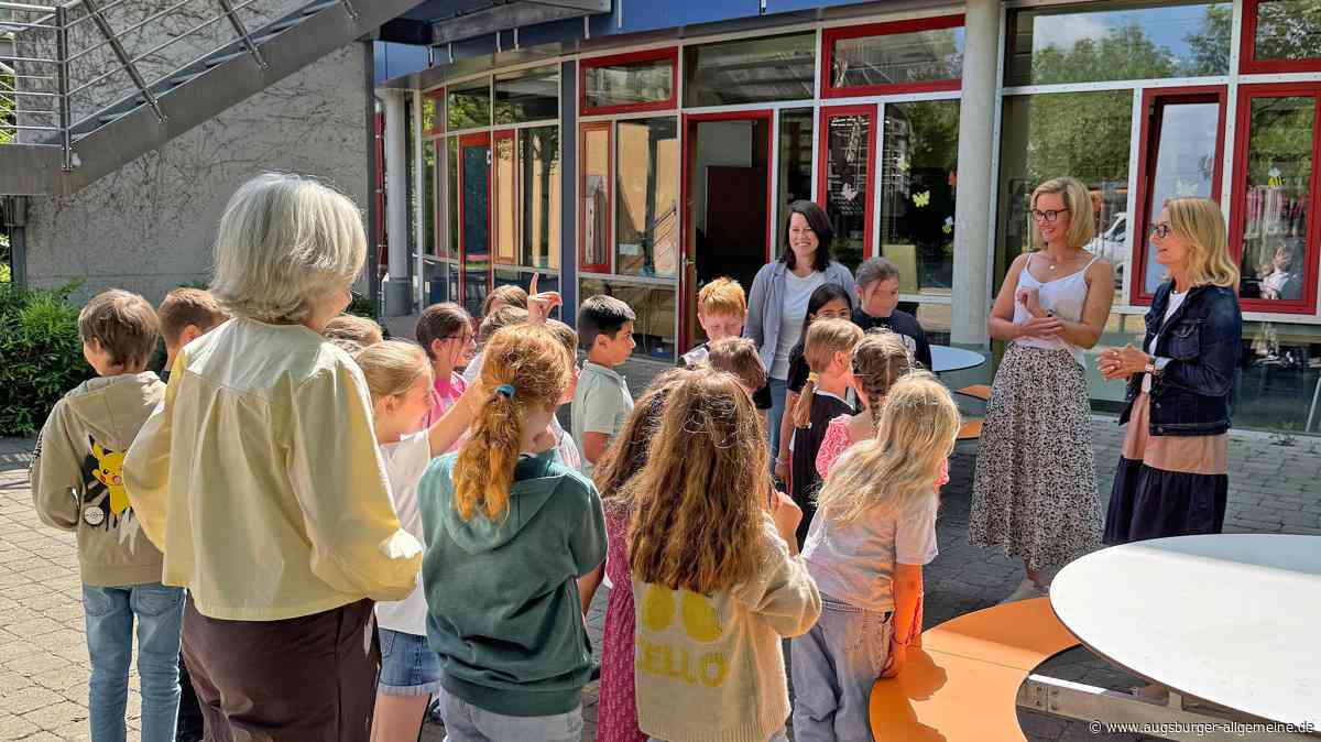 Unterricht an der frischen Luft: Drei Sitzgruppen für die Platanenschule