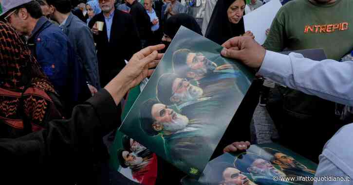 Teheran si trasforma in un palco per i funerali di Khamenei: a guardar bene, è solo uno spettacolo