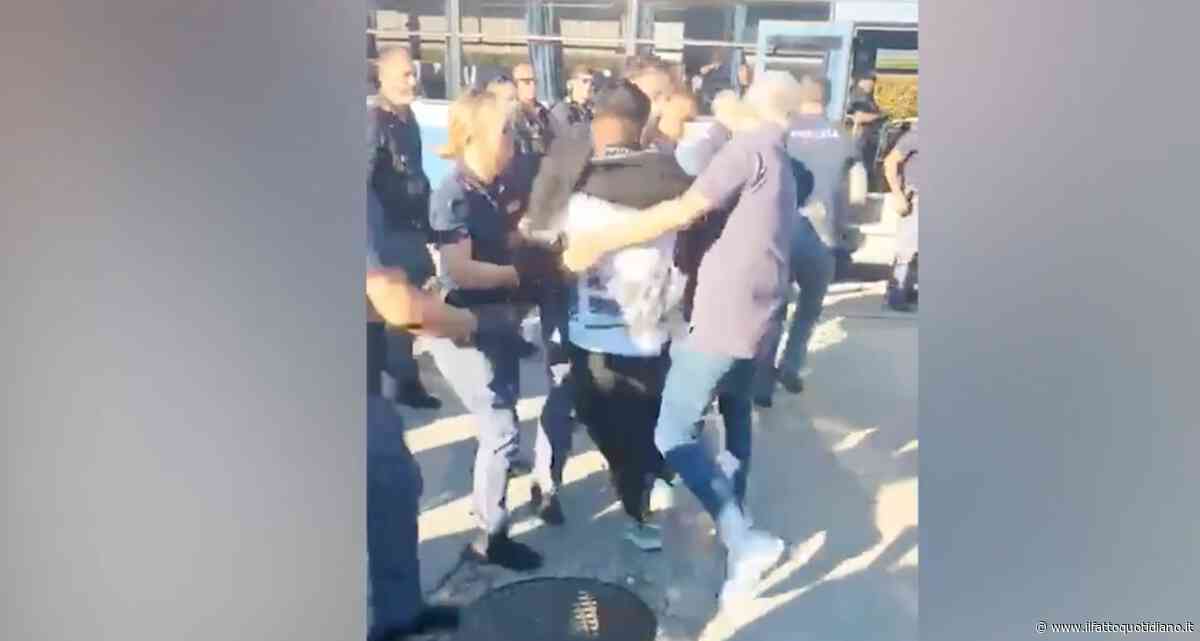 Prato, sgomberato presidio dei lavoratori davanti ai magazzini Acca: protestavano contro la chiusura del polo