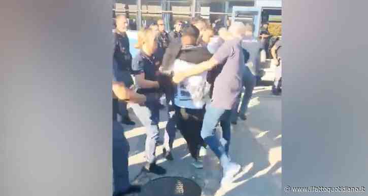 Prato, sgomberato presidio dei lavoratori davanti ai magazzini Acca: protestavano contro la chiusura del polo