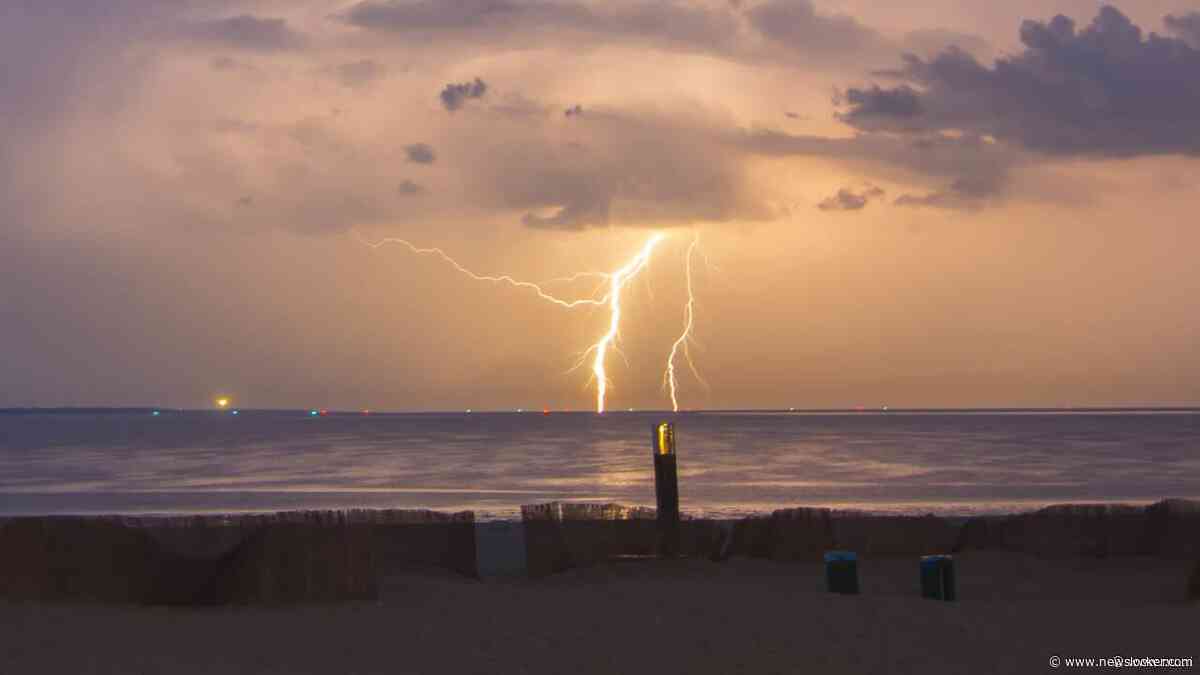 Duitser (60) overleden door blikseminslag op strand Zeeuwse badplaats Renesse