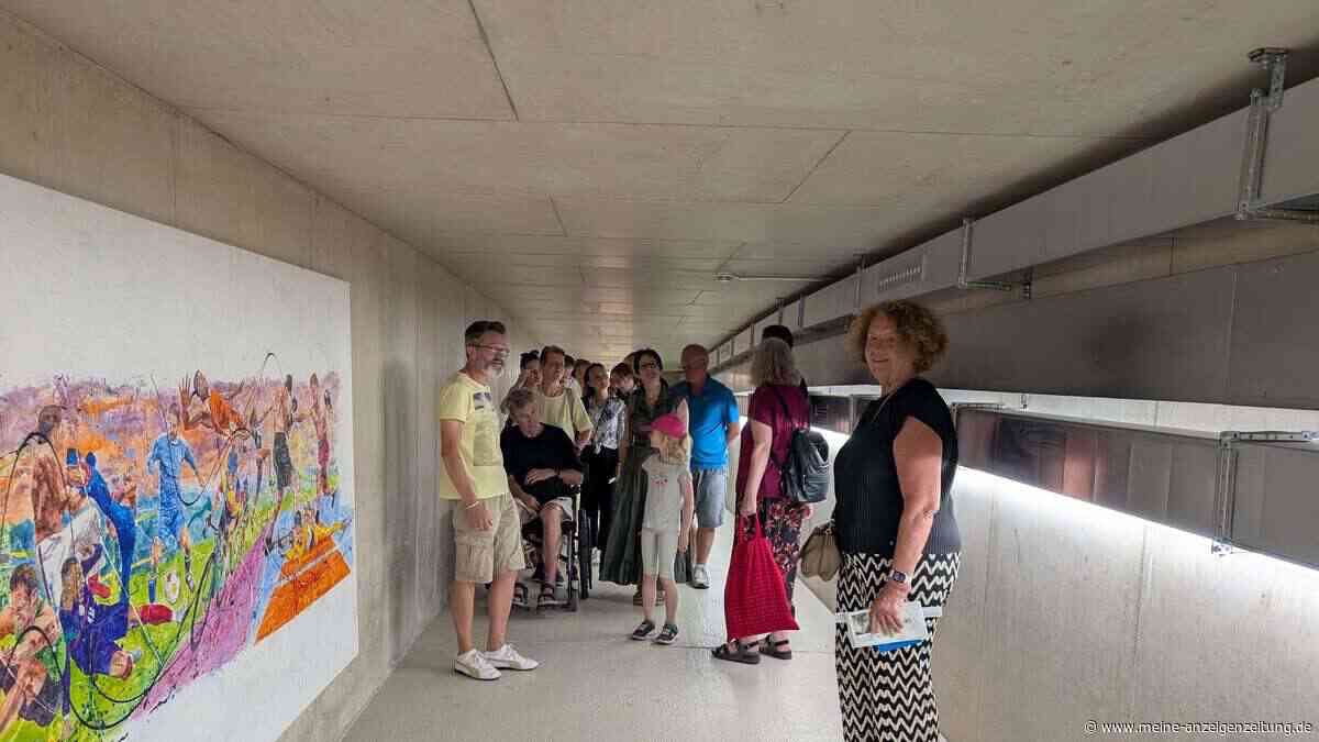 Miteinander-Bus fährt durch Erding: 16 Leute besichtigen den Tunnel