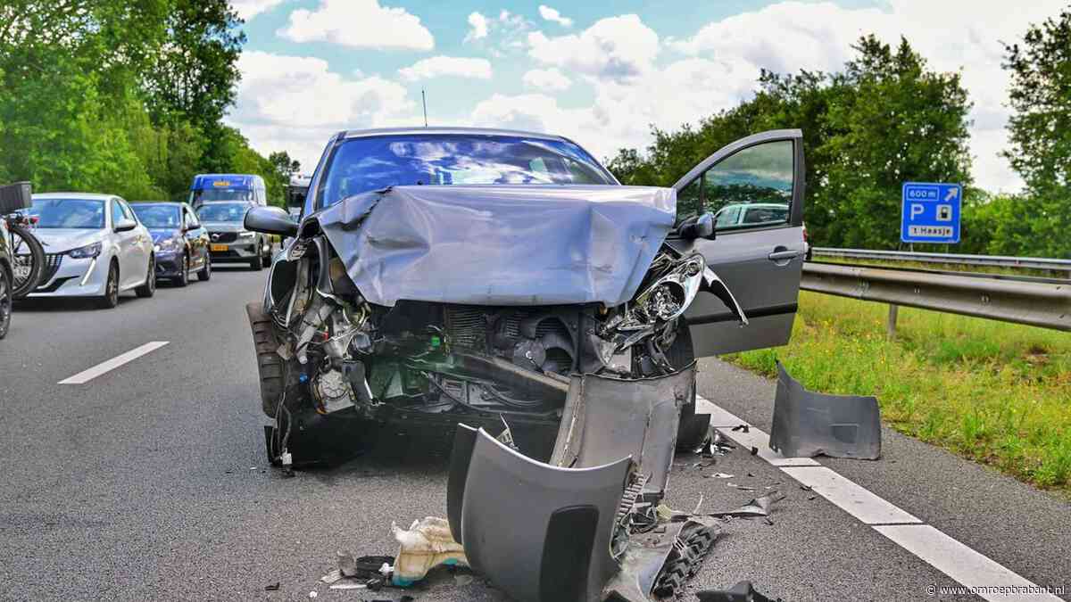 Automobilist naar ziekenhuis na ongeluk op A2 bij Maarheeze
