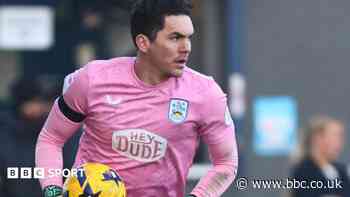 Preston sign Huddersfield goalkeeper Nicholls