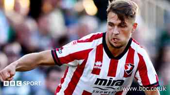 Harrogate bring in right-back Payne