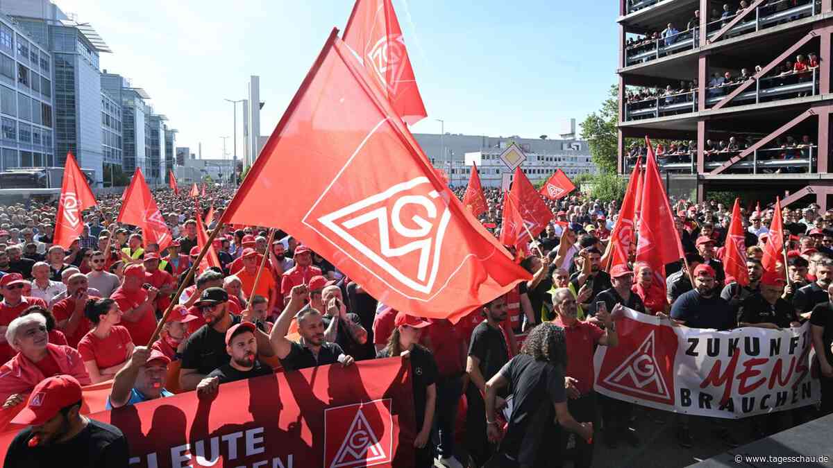 Massenproteste gegen Sparpläne bei Mercedes-Benz