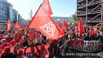 Massenproteste gegen Sparpläne bei Mercedes-Benz