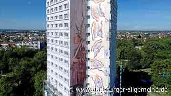 Kunst, die herausragt: Die Malereien am „Peacetower“ sind jetzt vollständig
