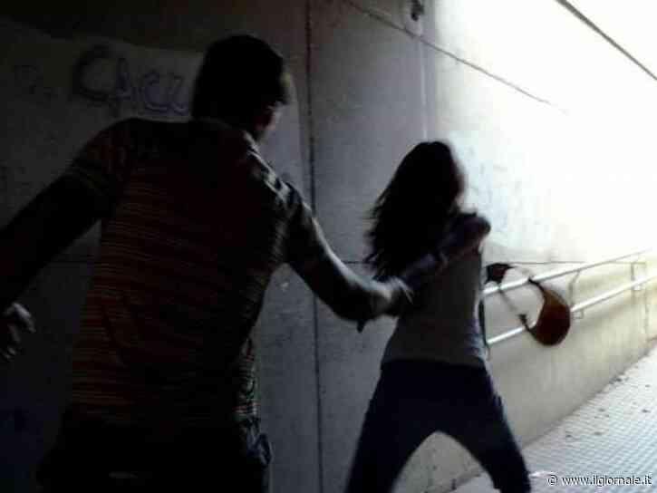 Tenta di stuprare due donne in un ascensore, una lo colpisce con un monitor: in manette 20enne straniero