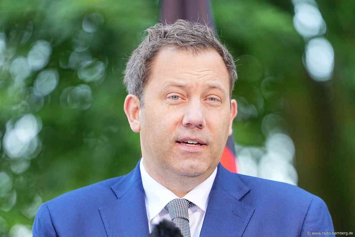 Klingbeil plant 2027 höhere Ausgaben und mehr Schulden