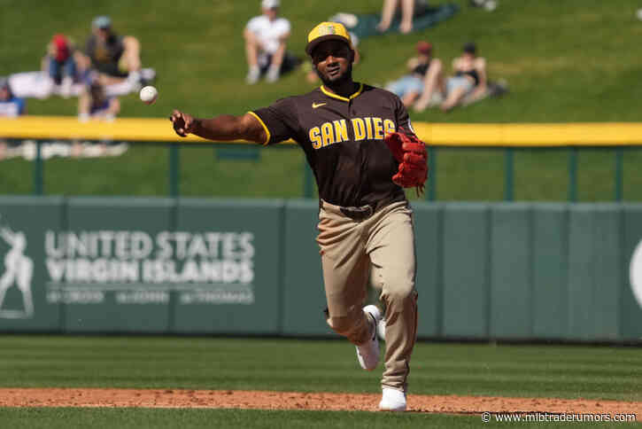 Padres Release Pablo Reyes