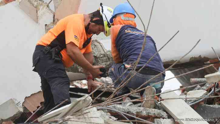 Bimbo resiste da 9 giorni sotto le macerie, anche il capo della polizia di La Guaira intrappolato. La corsa contro il tempo nel Venezuela devastato dal sisma