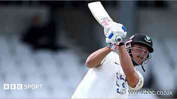 Clark agrees one-year deal to stay at Sussex