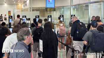 Ryanair warns of 'queue chaos' from new EU border system