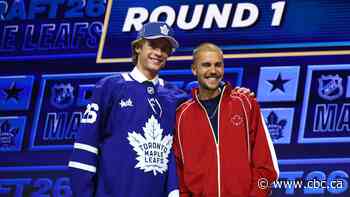 Maple Leafs sign No. 1 pick Gavin McKenna to 3-year, entry-level deal