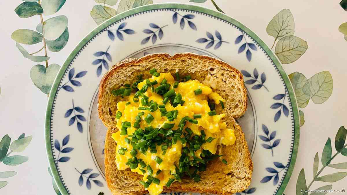 Gordon Ramsay's 'on-off' method for perfect creamy scrambled eggs